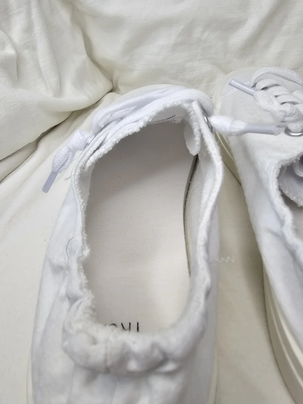 Time and Tru Women's Scrunchback White Canvas Casual Sneakers